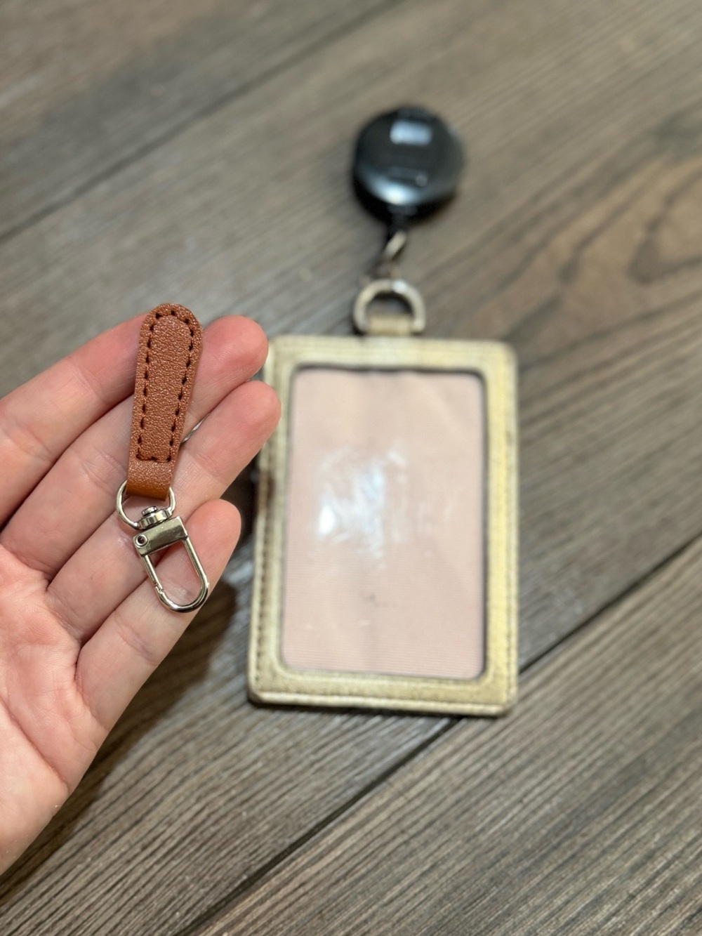 Coach Signature Retractable ID Badge Holder Lanyard Clip Brown Tan Gold - Picture 3 of 3
